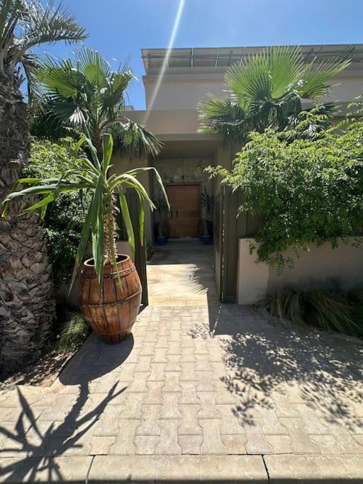 In Marrakech - 5 Suites, Heated Pool, Jacuzzi, Transportation, Volleyball & Padle Court, Complimentary Breakfast